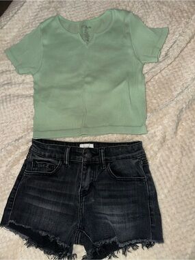 BKE Ribbed Crop Tee Size M/L & Black Distressed Denim Shorts Size 12